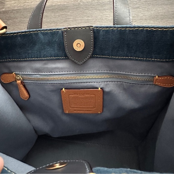 Like new Coach denim medium sizes field tote crossbody bag - Picture 7 of 8